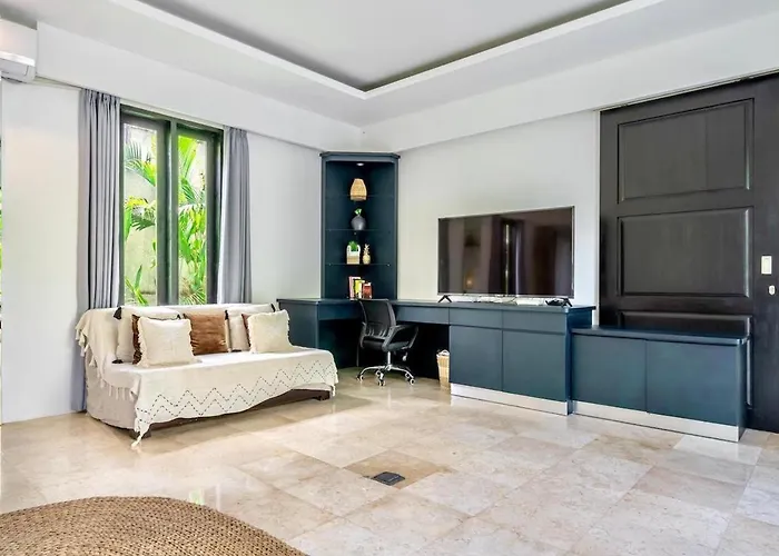 Nelayan Garden Exquisite 3 Bedroom 600 Meter From *