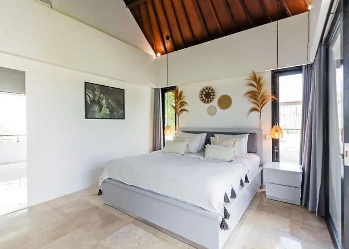 Nelayan Garden Exquisite 3 Bedroom 600 Meter From *