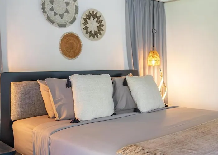 Nelayan Garden Exquisite 3 Bedroom 600 Meter From