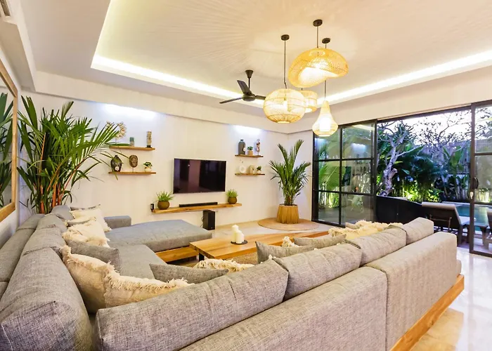 Villa Nelayan Garden Exquisite 3 Bedroom 600 Meter From Canggu