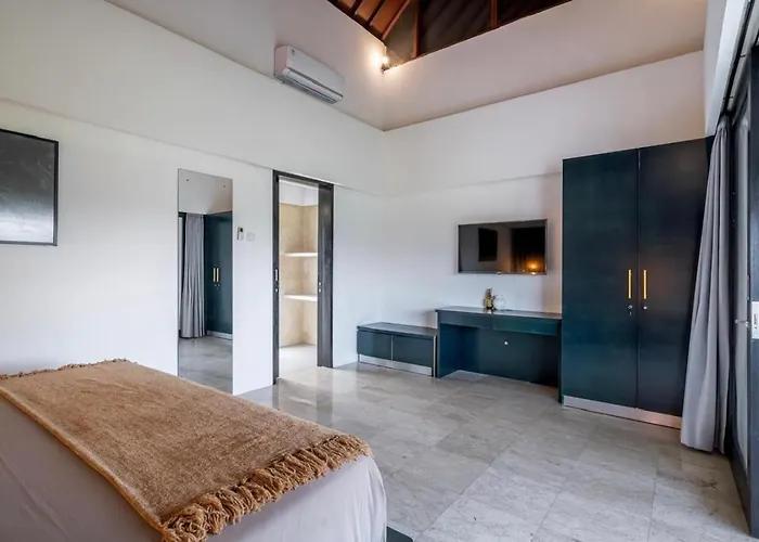 Nelayan Garden Exquisite 3 Bedroom 600 Meter From *