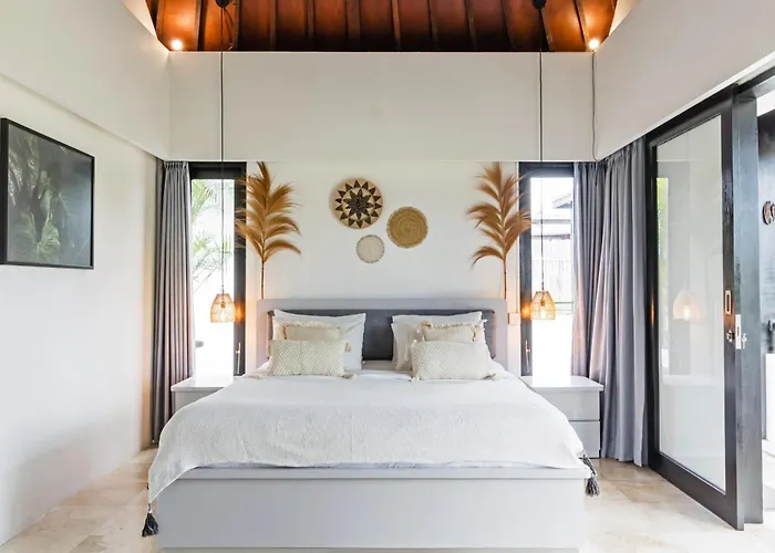 Villa Nelayan Garden Exquisite 3 Bedroom 600 Meter From