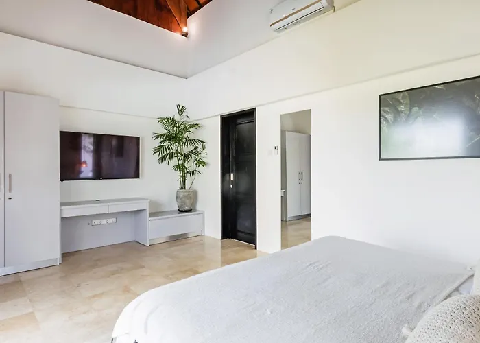 Nelayan Garden Exquisite 3 Bedroom 600 Meter From Villa *