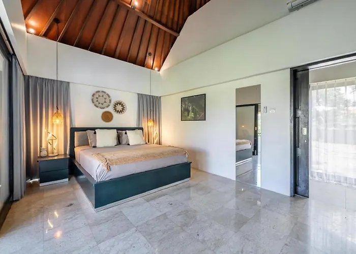 Villa Nelayan Garden Exquisite 3 Bedroom 600 Meter From Canggu