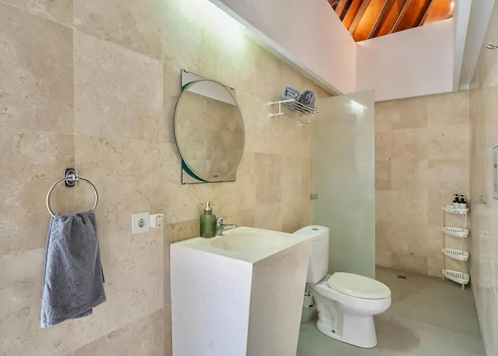 Nelayan Garden Exquisite 3 Bedroom 600 Meter From Villa Canggu
